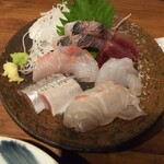 金町製麺 - 刺身盛（ウスバハギの昆布〆含む）