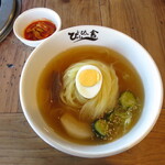 ぴょんぴょん舎 - 盛岡冷麺 935円
