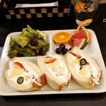 ベリーココ - フルーツサンドランチ、これに珈琲がつきます。