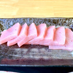 愛南 市場食堂 - キハダマグロの刺身（首回り）