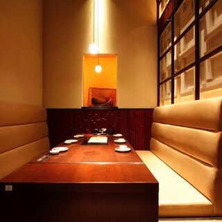 We have many ``completely private rooms with tables'' and ``completely private rooms with sunken kotatsu''.