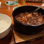 スティッキーフィンガーズ - 鉄鍋麻婆豆腐