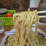 ラーメン二郎 - 麺は天下一品！