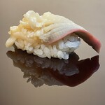 Tsukiji Sushi Omakase - 苫小牧より北寄貝を。身だけを炙って柔らかさはそのまま甘みを出しました。