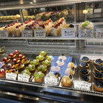 キッチン コムギ ショウタニ - カットロールケーキは選べないほど沢山あります。