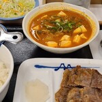 松屋 - 定食全景