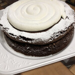 藤堂プランニング - 姉がお土産用に購入。
      ガトーショコラ¥1,700(税込)
      未食ですが、とてもずっしりしていました！