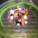 エクアトゥール - 冷製フォアグラのカルパッチョ、杏とセロリのピューレ　長野パープルの果実味と共に