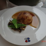 ブラッスリー ポール・ボキューズ - メインの鴨とフォアグラのパイ包み焼き