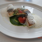 ブラッスリー ポール・ボキューズ - メインの鱸はプランチャー焼き