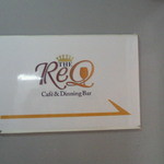 THE ReQ - 階段を上がった先の案内。