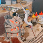 銀シャリ 原始焼き 食堂 ロビン - 秋刀魚の原始焼きが焼かれています