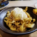 やきとん千登利 - 鳥皮カラシ和え。