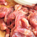 ジンギスカン白樺 - ラムは鮮やかなピンク色