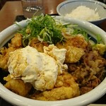 丸亀製麺 - 漢気！牛肉タル鶏天ぶっかけ(得)1090円