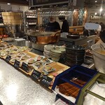 Okinawakozawaryouriitoshinochampuru - 小皿料理と店内