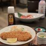 おいしいごはん屋さん 笹 - 手仕込み 豚ロースカツ定食 1,000円。