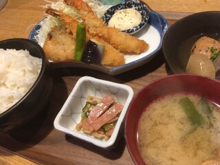 h Otona Izakaya Jairo - 秋鮭と海老のフライ御膳。