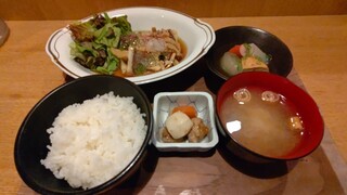 h Otona Izakaya Jairo - 白身魚のキノコ餡かけ。