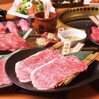 We offer three types of courses where you can enjoy Hida beef, which you can choose for each occasion.