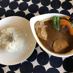 Kawaraya soup curry - 豚角煮と野菜