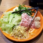 旨唐揚げと居酒メシ ミライザカ - “濃厚”豆乳坦々と”あっさり“鯛塩スープの二色鍋