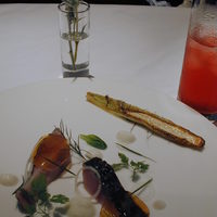ギュール ルモンテ - 淡路産胡麻鯖（燻製）・夏野菜のコンソメと新玉葱のヴィネグレット①