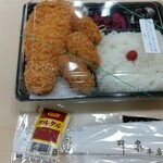 井泉本店 - ロースかつ弁当 918円、カキフライ3個 432円 ♪