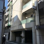 日本橋逢坂 - このビルの４階です