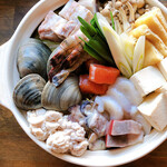 蛸焼き・炉ばた 満家 - 《飲み放題付き120分/LO90分》 海鮮赤辛火鍋コース 4名様～ 4000円 2/28まで