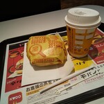 McDonald's - チーズバーガーにカフェラテ