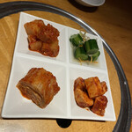 焼肉彩苑 モランボン - キムチ4品