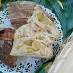 ブーランジェリー カヌレ - アンチョビオリーブ、カット