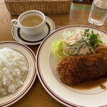 ファミリーレストラン キャロット - ポークカツランチ850円。ご飯大盛り無料でした。