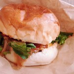 神楽 マイキーJapan - カスタムバーガー980円(具材全部入れ+ソーステリマヨ)+ベーコントッピング100円