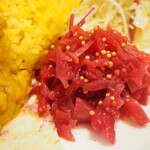 ドムジンスパイスカフェ - Tボーンラム＆マトンレッグカレー（レッドキャベツのマスタードシードソテー）