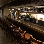 KITCHEN&BAR 野方リゾートダイニング - 沢山のボトルに囲まれながらお一人様も大歓迎♪