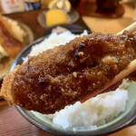 とんかつ一幸 - そして…
      濃厚の中濃ソース…(*^^*)
      …間違いない美味しさですね〜♪\(//∇//)\