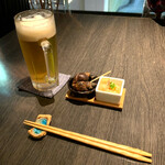 酒菜 竹のした - スーパードライの生ビールと先付けは煮バイ貝、白身魚の南蛮漬けでした(o^^o)