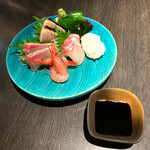 酒菜 竹のした - お造りの盛り合わせです。
      内容は鰆の焼き霜造り、水蛸、真鯛、地海老、カンパチです(o^^o)