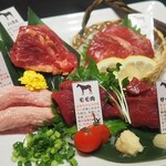 個室居酒屋　馬に魚に　 - 「馬刺し5種盛り合わせ」