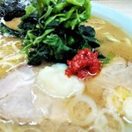 ラーメン 町田家 - にんにくととうばんじゃん投入