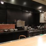 霞庭 まつばら - 厨房の様子