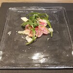 やさいや 鉄板焼野菜 - 旬の生野菜の前菜　ビーツとパルメザンチーズ