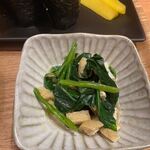 中洲おむすび村 - 貝汁セットには青菜の小鉢も添えられてました。