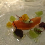 Vaas - 信州サーモンのコンフィとシャインマスカットのサラダ