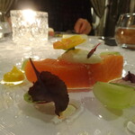 Vaas - 信州サーモンのコンフィとシャインマスカットのサラダ