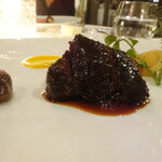 Vaas - 和牛ほほ肉の赤ワイン煮込み