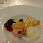 Vaas - デセール：ベリーのムース