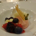 Vaas - デセール：ベリーのムース